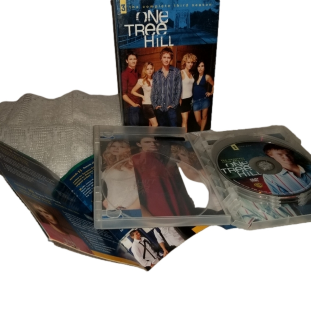 One Tree Hill Complete Third Season DVD Box Set